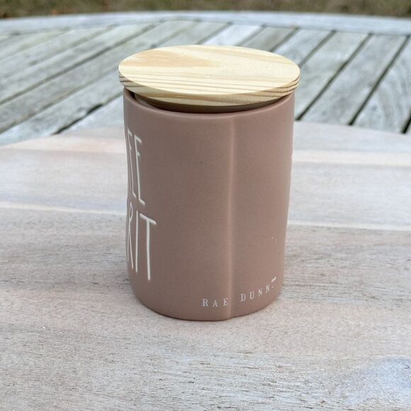 Rae Dunn Candle FREE SPIRIT Palm Dessert 8.7oz Etched Ceramic Jar NEW Khaki Cute - Picture 4 of 11